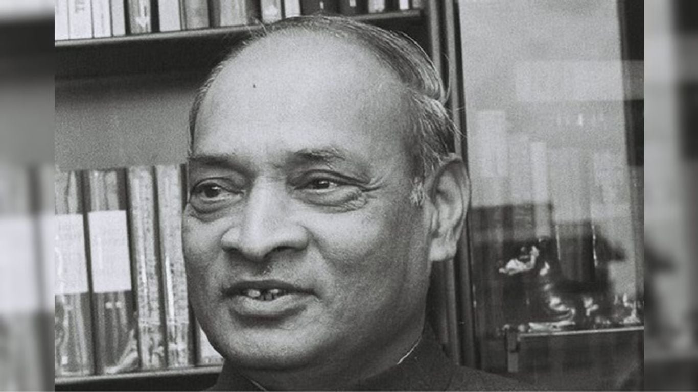 Entertainment: पूर्व दिवंगत प्रधानमंत्री PV Narasimha Rao की बायोपिक का एलान