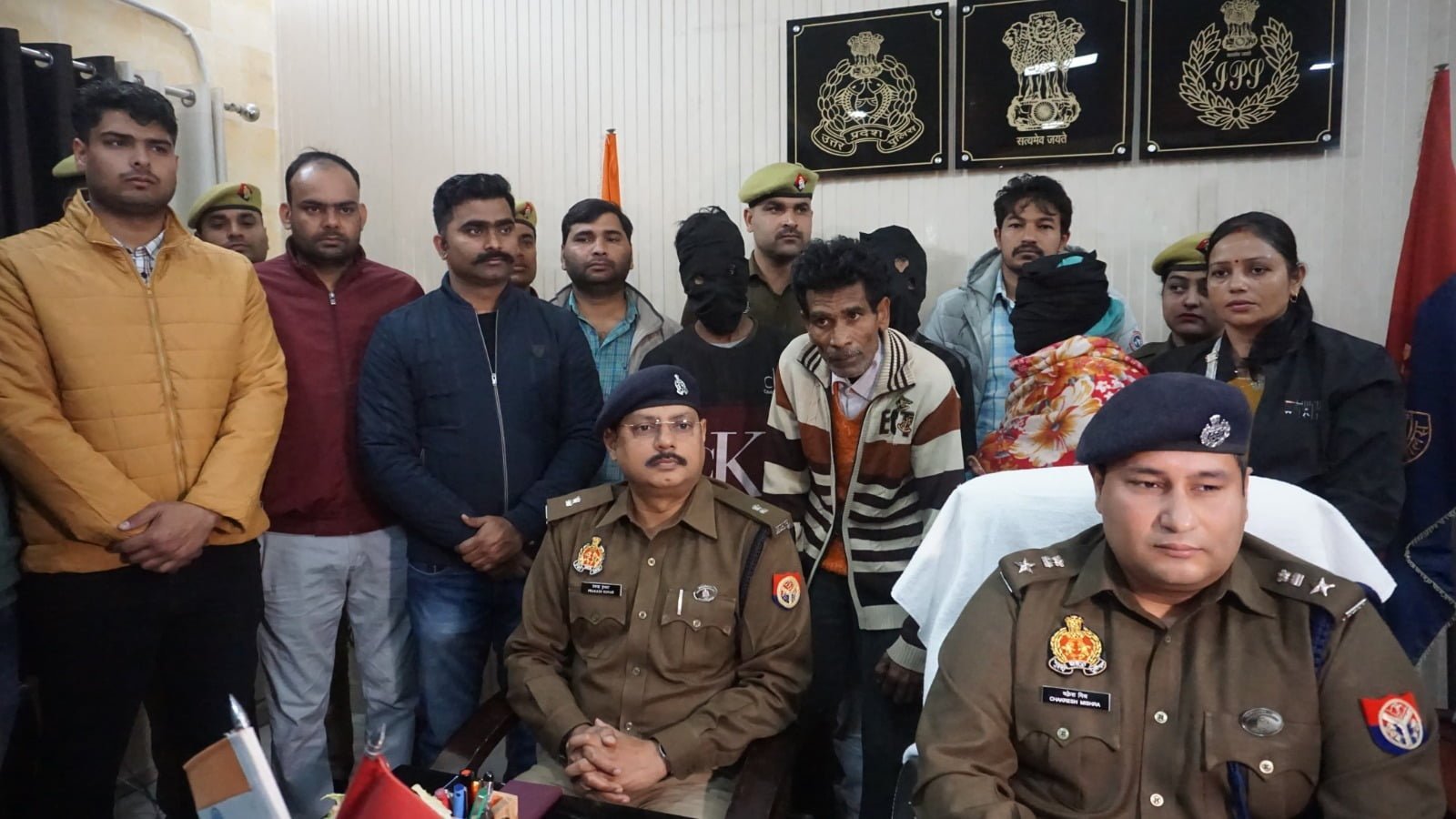 Sitapur: सीतापुर पुलिस ने चोरों का गिरोह पकड़ा, चोरी का माल बरामद