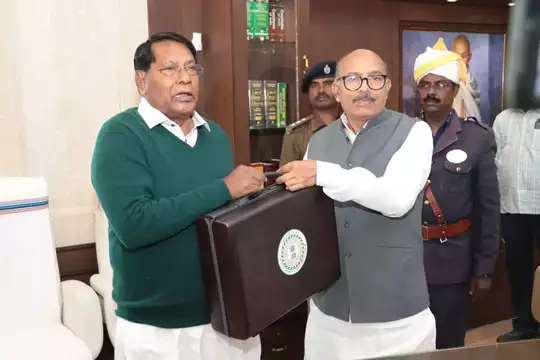 Jharkhand: वित मंत्री रामेश्वर उरांव ने पेश किया एक लाख 28 हजार 900 करोड़ का बजट