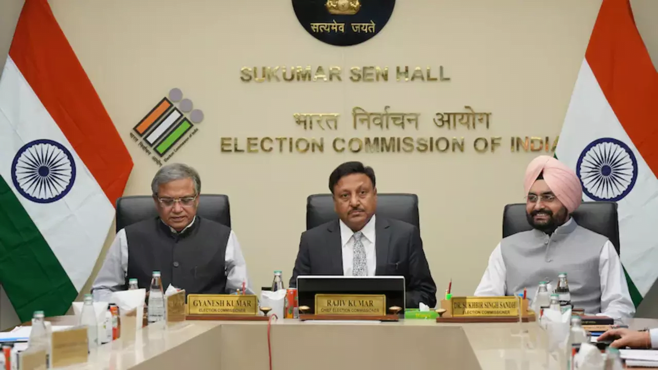 Loksabha Election 2024: लोकसभा के तीसरे चरण की 12 राज्यों की 94 सीटों पर आज से नामांकन की शुरुआत