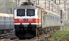 Lucknow News : ट्रेन के आगे कूदकर संविदाकर्मी ने दी जान, परिजनों में मचा कोहराम