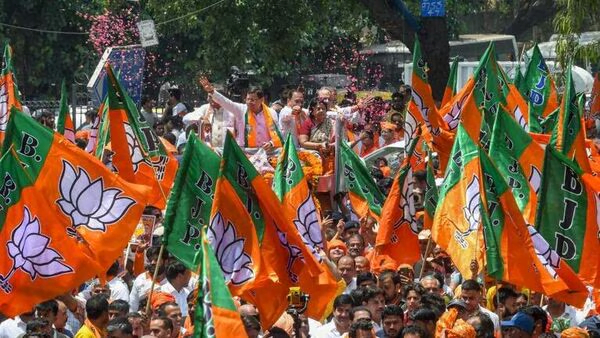 UP Lok Sabha Election Result 2024 : लोकसभा चुनाव में बीजेपी सियासी गणित फेल ,सूख गया कमल